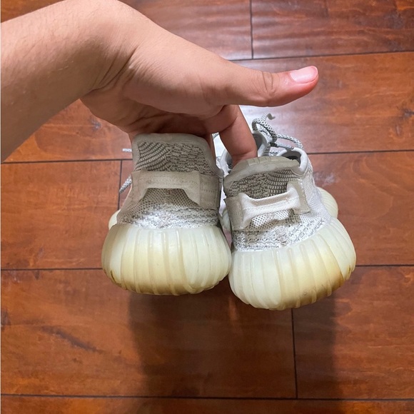 Adidas Yeezy 350 V2 - Picture 4 of 6
